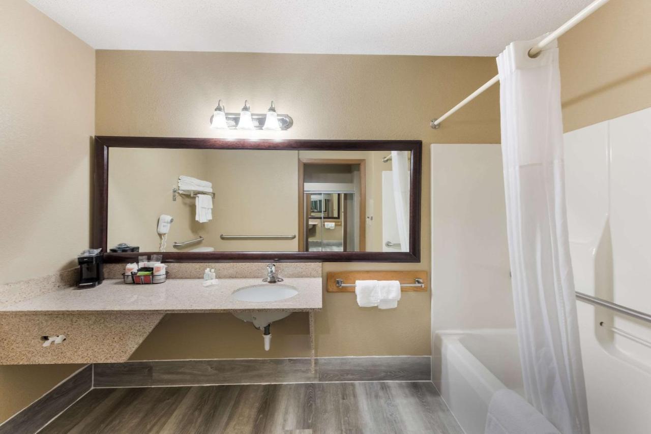 Quality Inn Upper Sandusky Ngoại thất bức ảnh